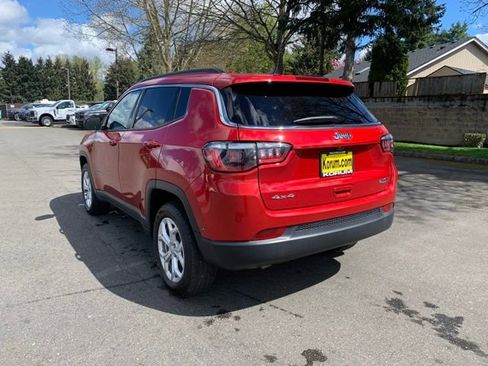 Used 2024 Jeep Compass Latitude AWD/4WD image 3
