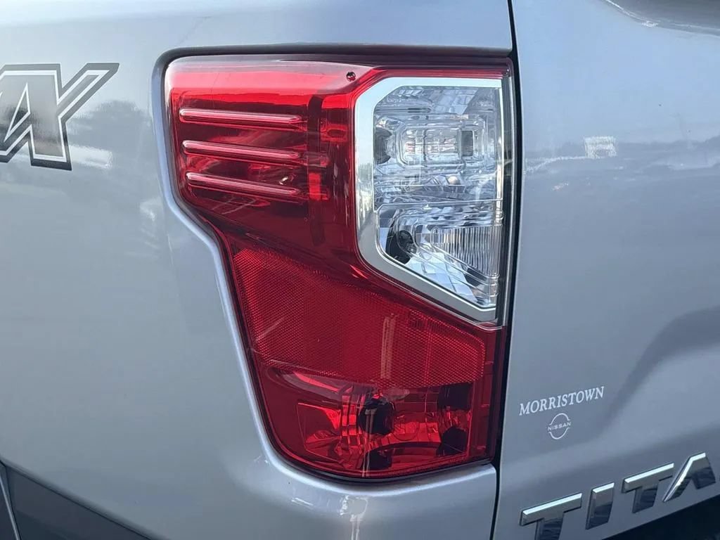 Used 2019 Nissan Titan PRO-4X w/ Pro-4x Convenience Package AWD/4WD image 10