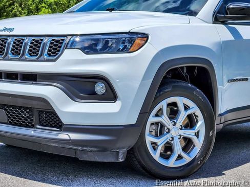 Used 2024 Jeep Compass Latitude AWD/4WD image 3