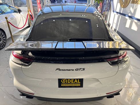 Used 2019 Porsche Panamera GTS image 5
