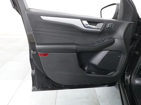 Certified 2025 Ford Escape Platinum AWD/4WD image 25