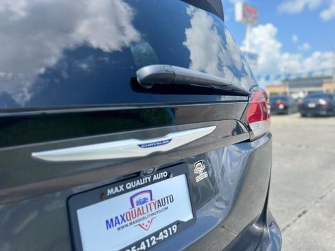 Used 2019 Chrysler Pacifica Touring-L FWD image 25
