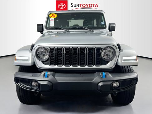 Used 2024 Jeep Wrangler Unlimited image 10