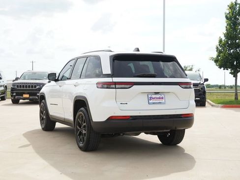 Used 2024 Jeep Grand Cherokee Altitude AWD/4WD image 7