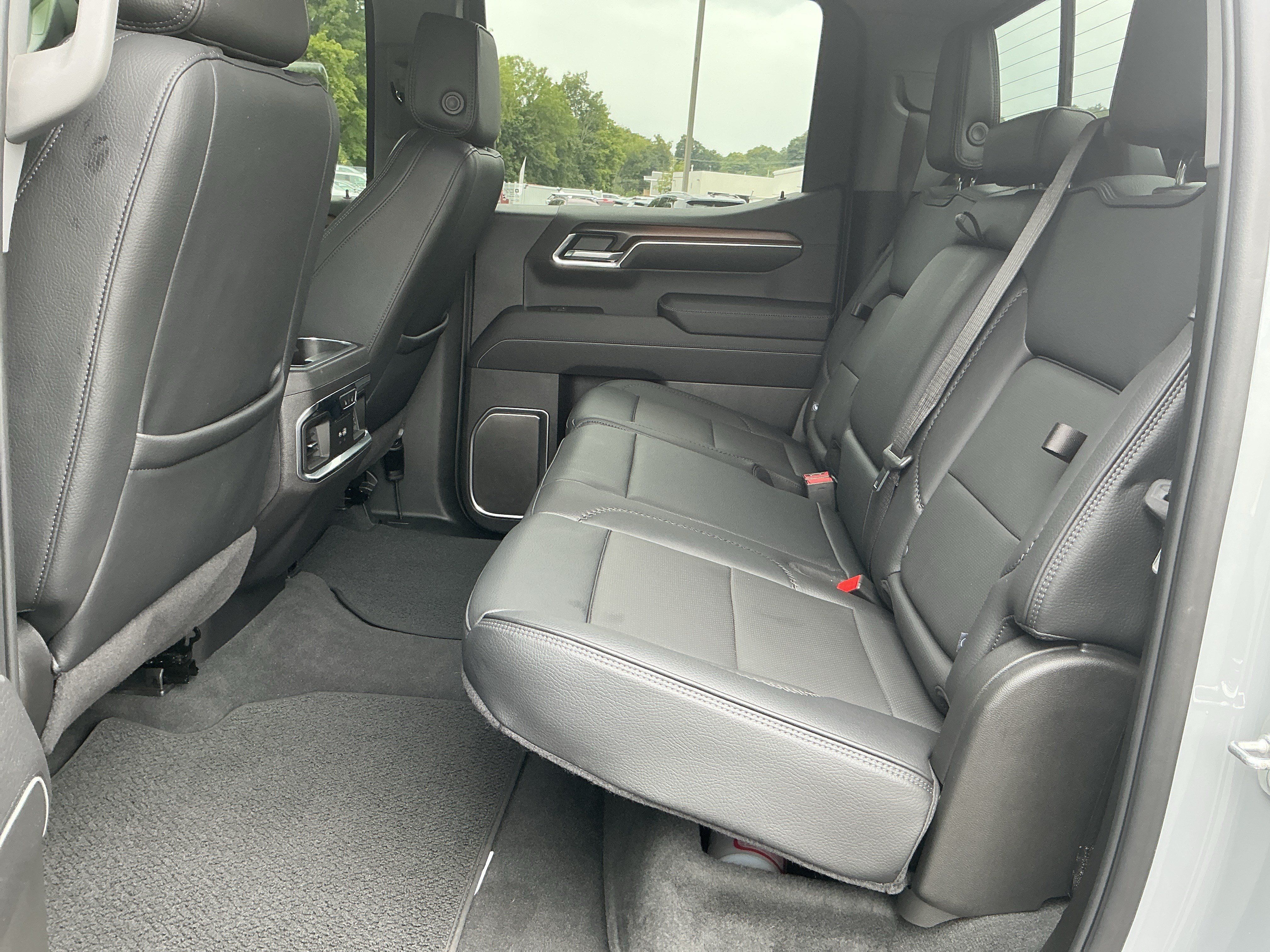 Used 2025 GMC Sierra 1500 Denali w/ Denali Reserve Package AWD/4WD image 10