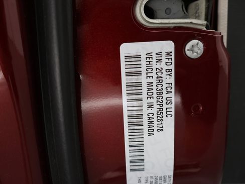 Used 2023 Chrysler Pacifica Touring-L AWD/4WD image 68