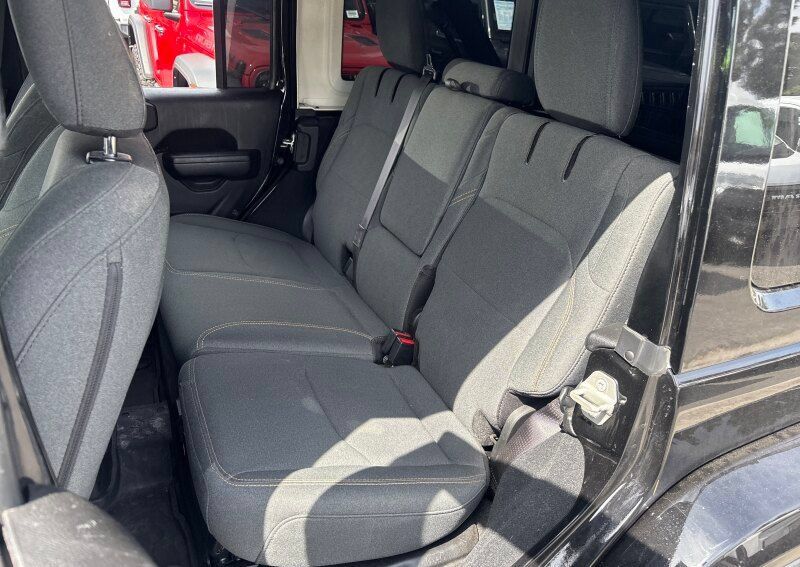 Used 2024 Jeep Wrangler Unlimited w/ Technology Group AWD/4WD image 12