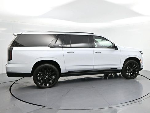 Certified 2026 Cadillac Escalade ESV Platinum Sport w/ LPO, ONYX Package AWD/4WD image 8