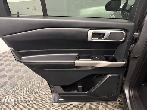 Used 2023 Ford Explorer XLT AWD/4WD image 15