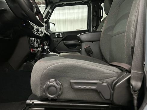 Used 2024 Jeep Wrangler Unlimited Rubicon AWD/4WD image 17