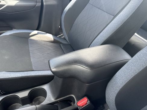 Used 2025 Nissan Versa SV FWD image 19