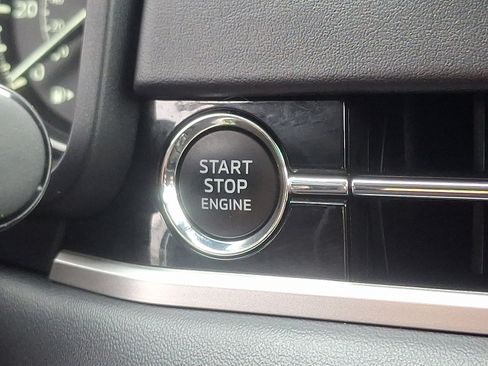 Used 2024 Mitsubishi Outlander ES image 22