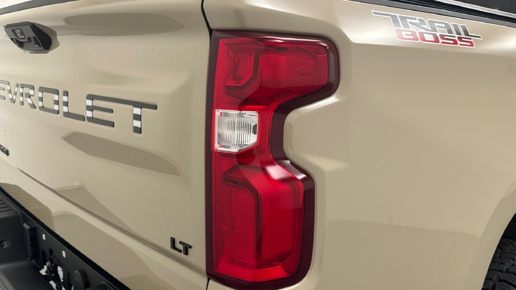 Used 2022 Chevrolet Silverado 1500 LT Trail Boss w/ LT Trail Boss Premium Package AWD/4WD image 24