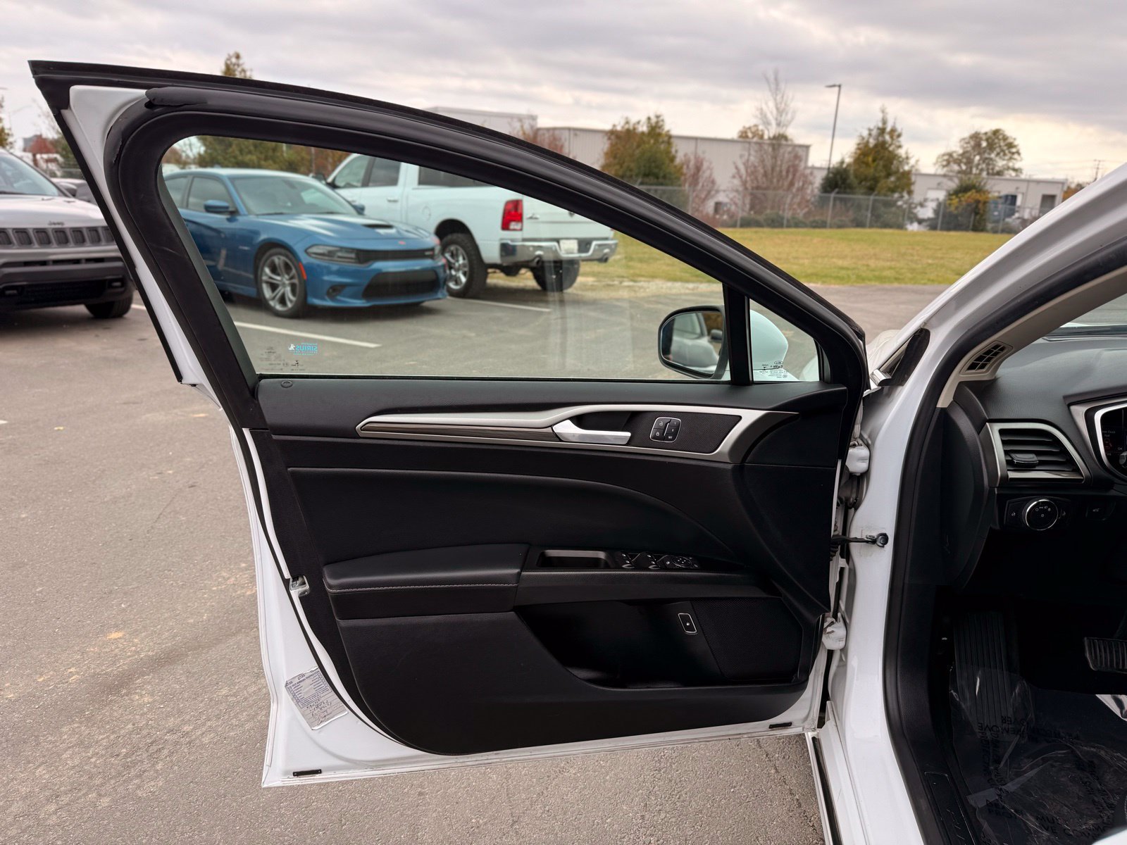 Used 2018 Ford Fusion SE w/ Equipment Group 602A FWD image 11