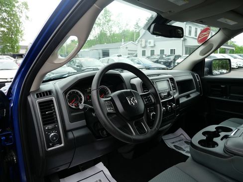 Used 2018 RAM 1500 Express AWD/4WD image 9