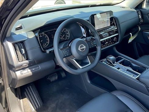 New 2025 Nissan Pathfinder SL image 5