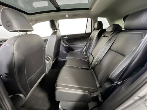 Used 2022 Volkswagen Tiguan SE AWD/4WD image 24