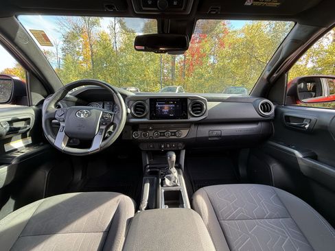 Used 2019 Toyota Tacoma TRD Off-Road image 2