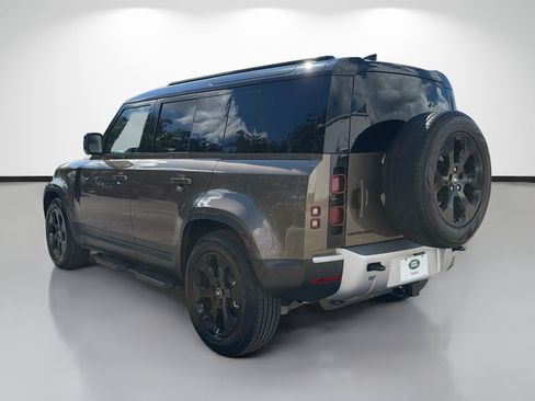 Used 2025 Land Rover Defender 110 S AWD/4WD image 3