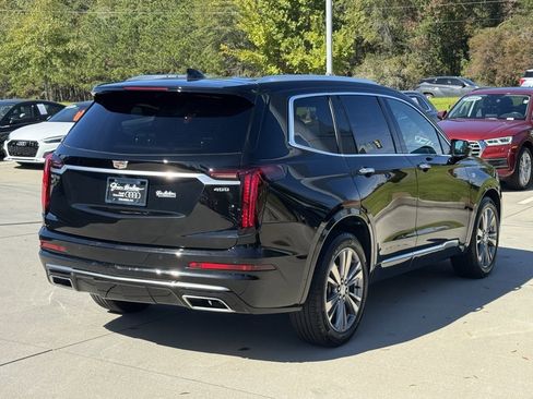 Used 2025 Cadillac XT6 Premium Luxury image 14