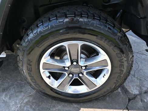 Used 2019 Jeep Wrangler Unlimited Sahara AWD/4WD image 13
