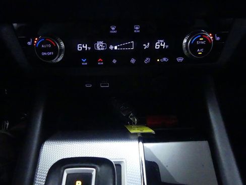 Used 2022 Mitsubishi Outlander SEL AWD/4WD image 16