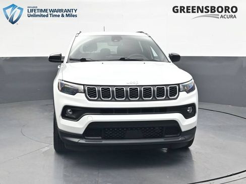 Used 2024 Jeep Compass Latitude AWD/4WD image 12