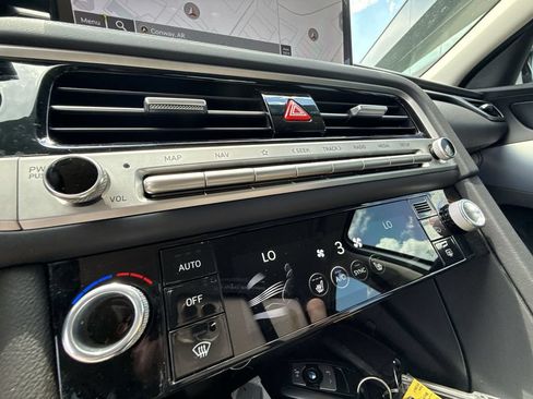 Used 2025 Genesis G70 2.5T RWD image 25
