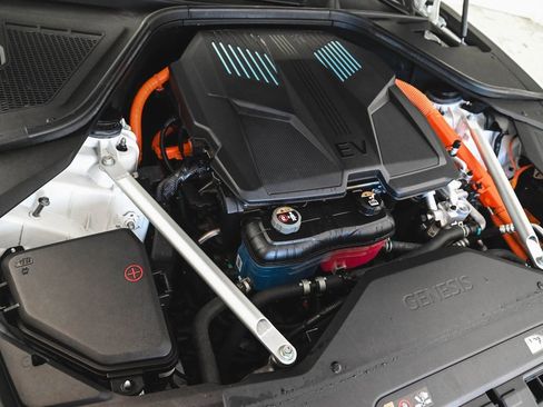 Used 2024 Genesis G80 image 34