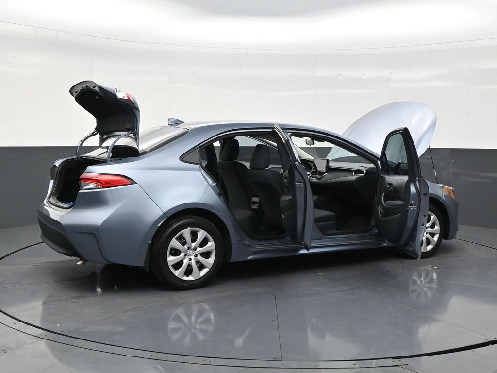 Used 2025 Toyota Corolla LE FWD image 19