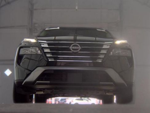 Used 2025 Nissan Rogue SL FWD image 3
