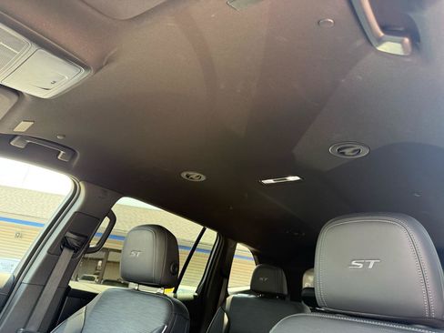 Used 2025 Buick Enclave Sport Touring FWD image 18