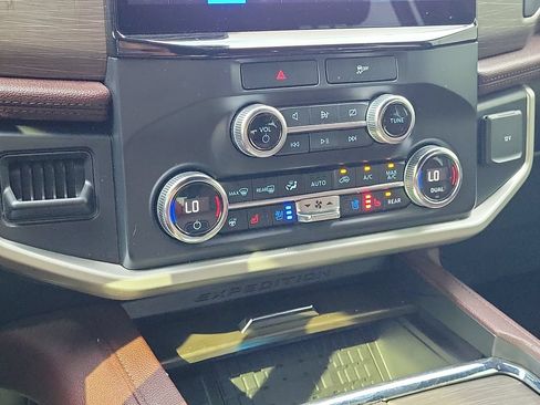 Used 2022 Ford Expedition Max Limited RWD image 32