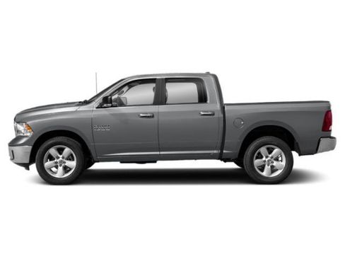 Used 2021 RAM 1500 Classic SLT image 3