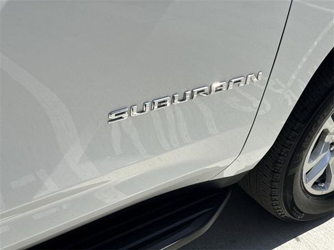 Used 2024 Chevrolet Suburban LT image 28