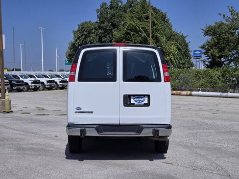 Used 2025 Chevrolet Express 2500 w/ Driver Convenience Package RWD image 6