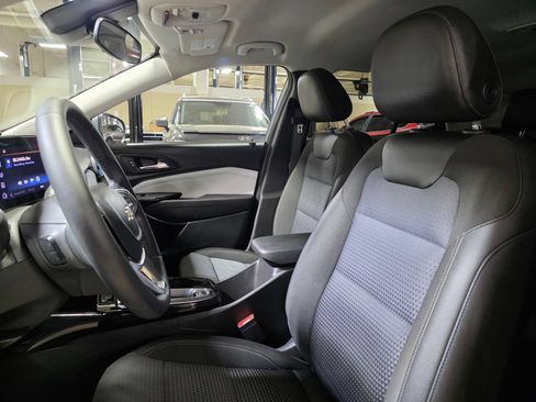 Used 2025 Chevrolet Trax LT w/ Driver Confidence Package FWD image 22