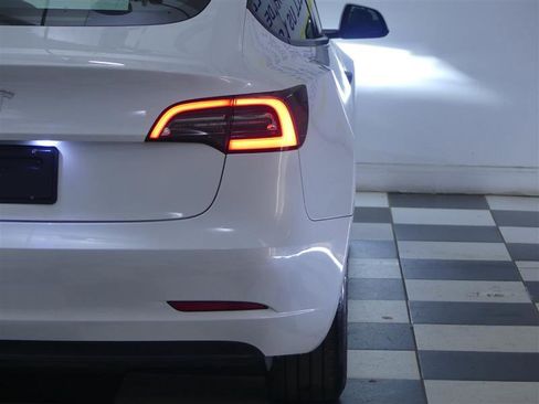 Used 2023 Tesla Model 3 Standard Range RWD image 29