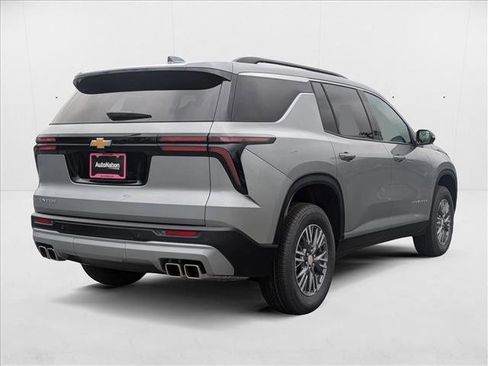 New 2025 Chevrolet Traverse LT image 2