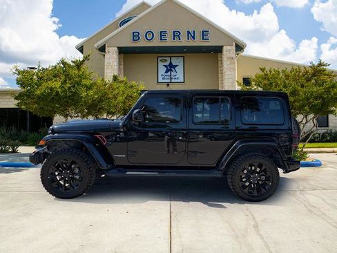 Used 2021 Jeep Wrangler Unlimited Sahara AWD/4WD image 2