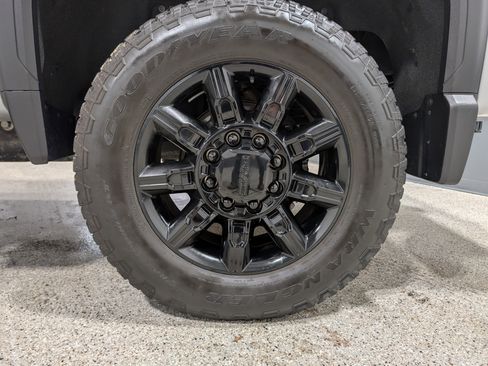 Used 2025 GMC Sierra 2500 AT4 w/ AT4 Premium Plus Package image 12