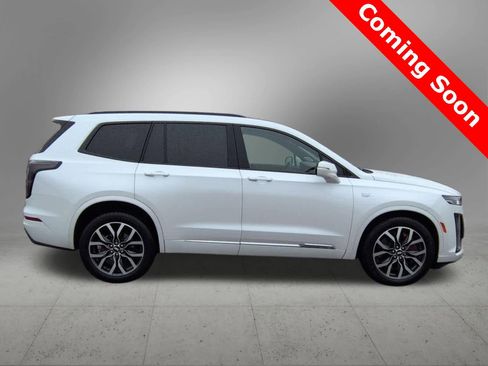 Used 2025 Cadillac XT6 Sport w/ LPO, Floor Liner Package image 7