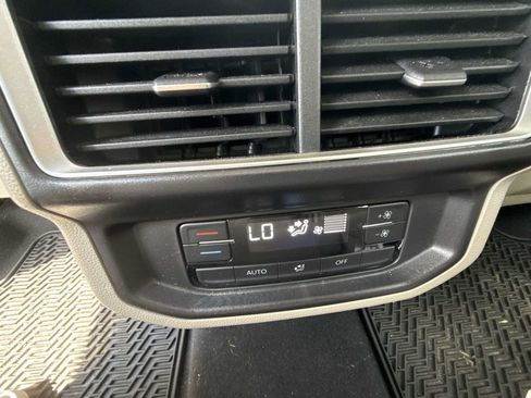 Used 2025 Volkswagen Atlas SE AWD/4WD image 20