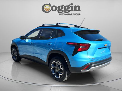 Used 2025 Chevrolet Trax LT w/ Driver Confidence Package image 3