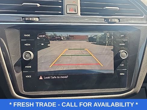 Used 2022 Volkswagen Tiguan SE w/ Panoramic Sunroof Package image 23