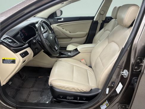Used 2014 Kia Cadenza Premium w/ Luxury Package FWD image 11