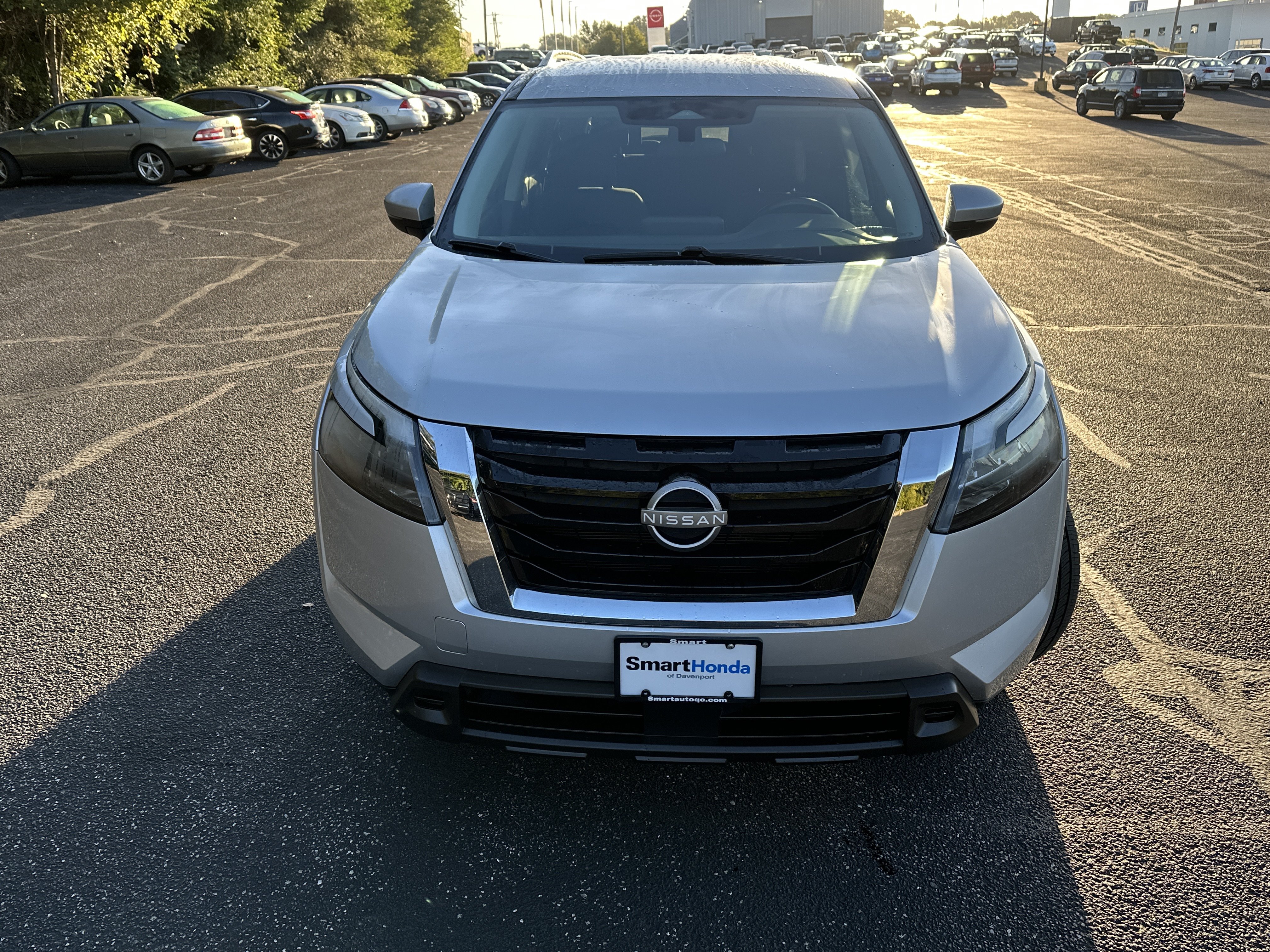 Used 2025 Nissan Pathfinder SV AWD/4WD image 2