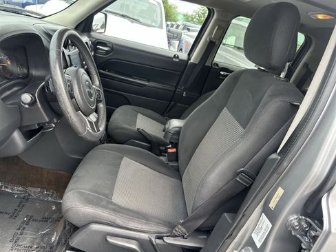 Used 2014 Jeep Patriot Latitude w/ Sun/Sound Group AWD/4WD image 21