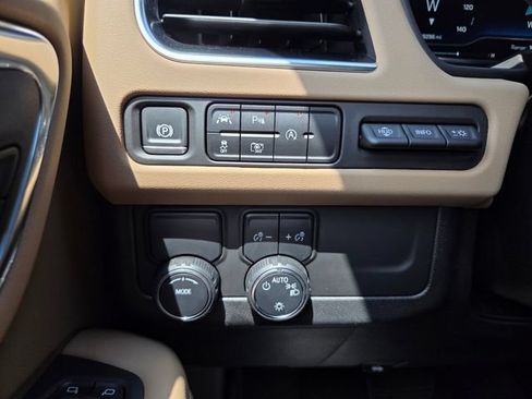 Used 2024 Chevrolet Tahoe Premier RWD image 30