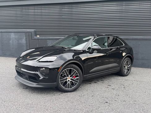 Certified 2025 Porsche Macan 4S Electric AWD/4WD image 1